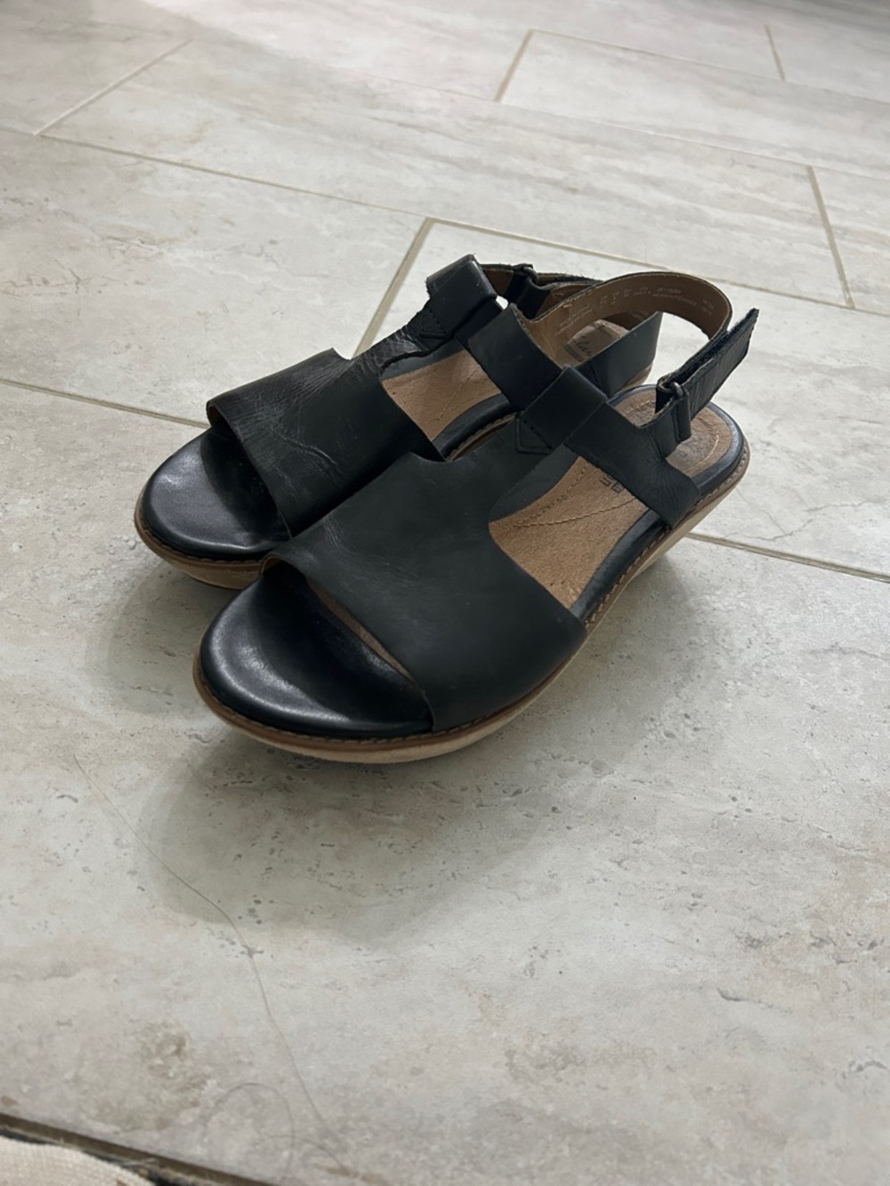 Clark’s Women's Black Leather Slingback Sandals